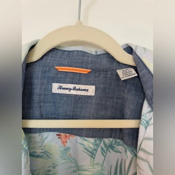 Tommy Bahama Shirt with floral print / size small / Like new